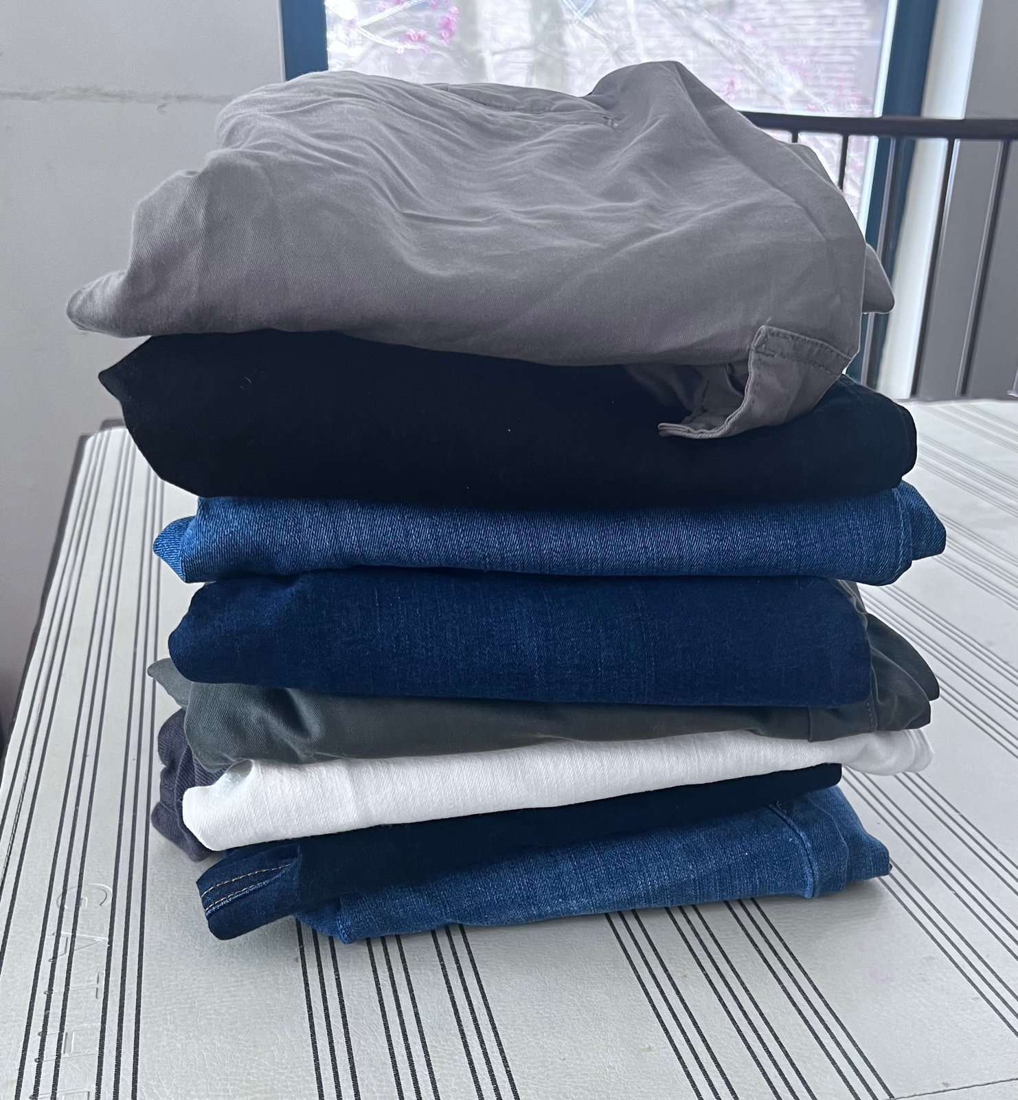 8 pairs of maternity jeans & pants - size 6