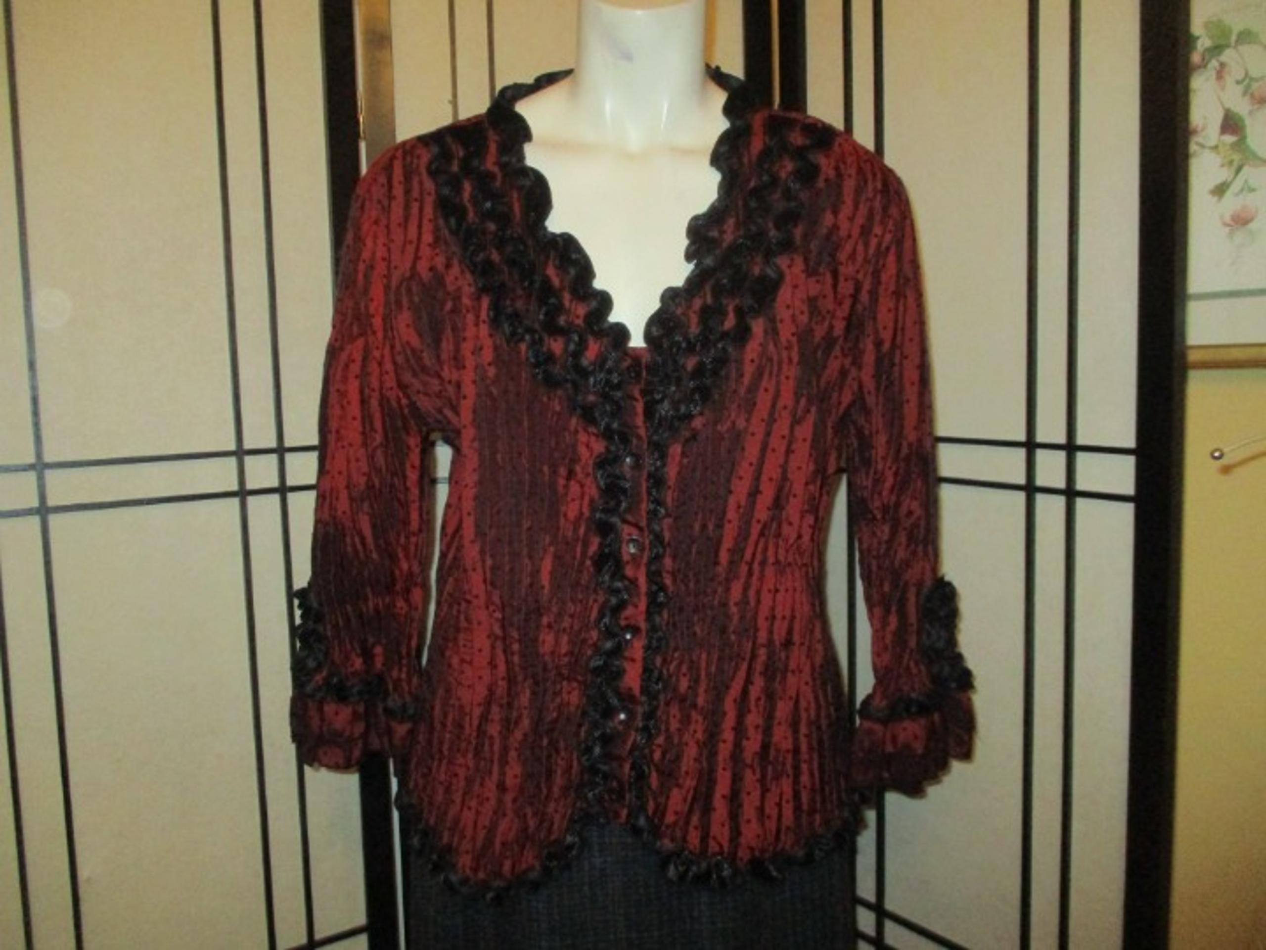 Dressbarn collection ruffled 3/4 sleeve button down blouse