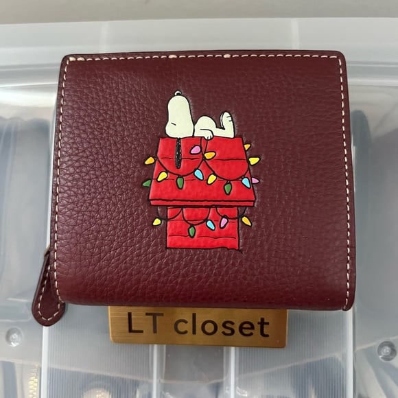 New Coach X Peanuts Snap Wallet With Snoopy Lights Motif wine CF252