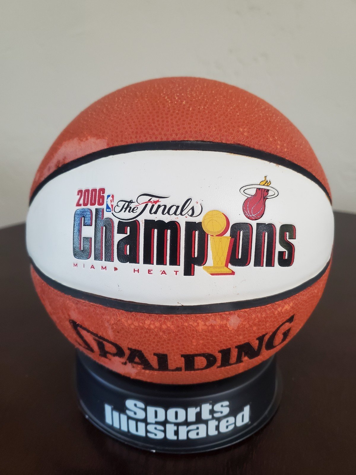 2006 The Finals Champions Miami Heat Mini Ball W Stand