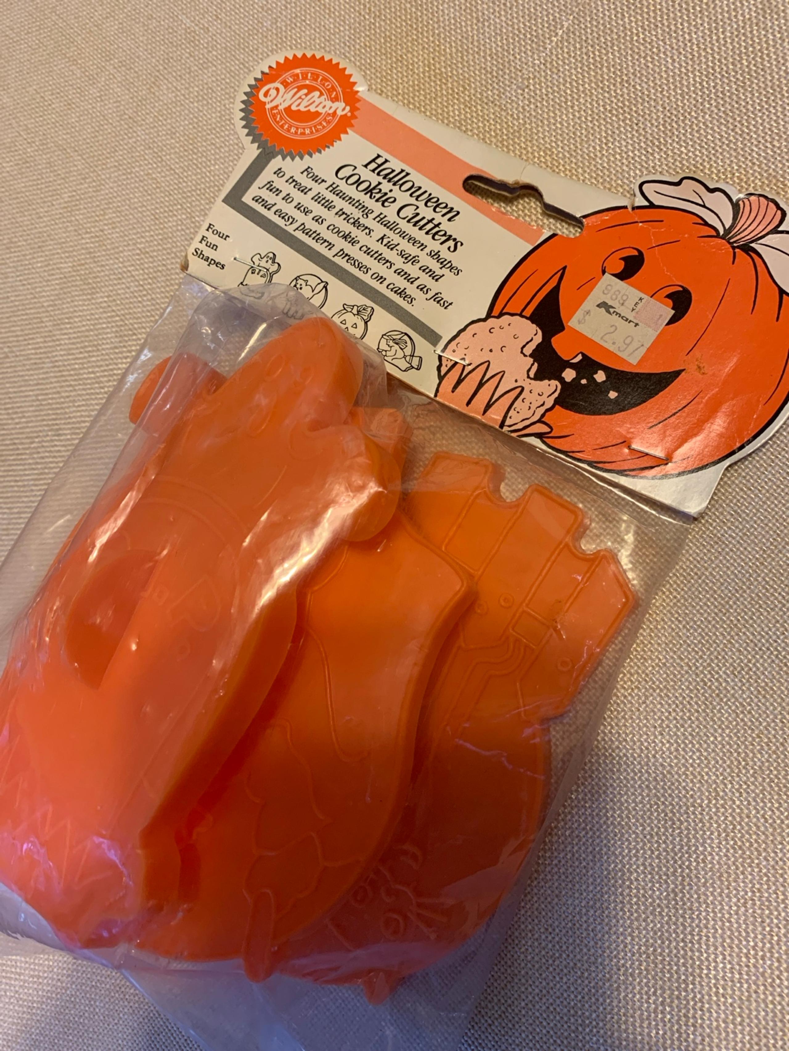 Vintage- Halloween cookie cutters - 1988