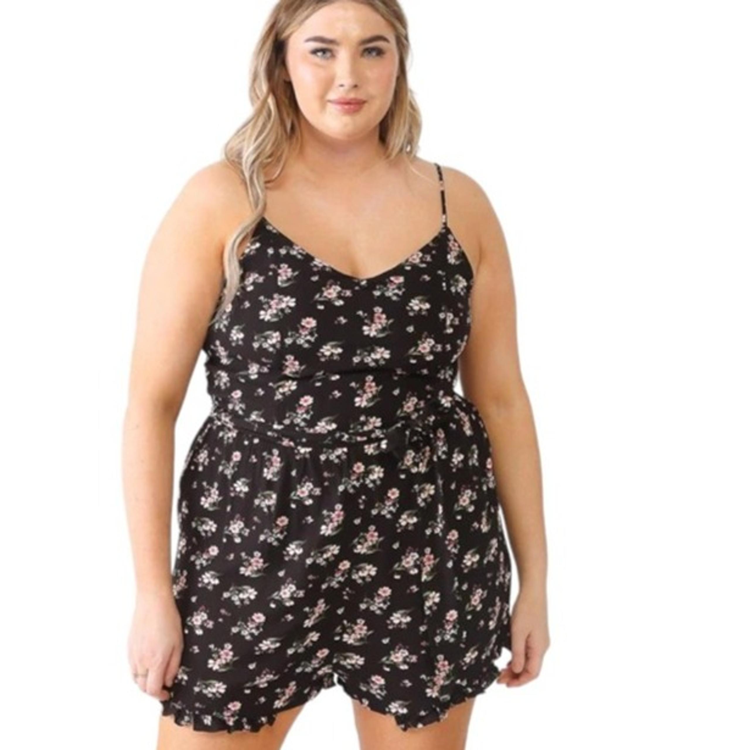 Juniors Plus Size 3x Floral & Black Tie-Waist Summer Shorts Romper NWT Zenobia