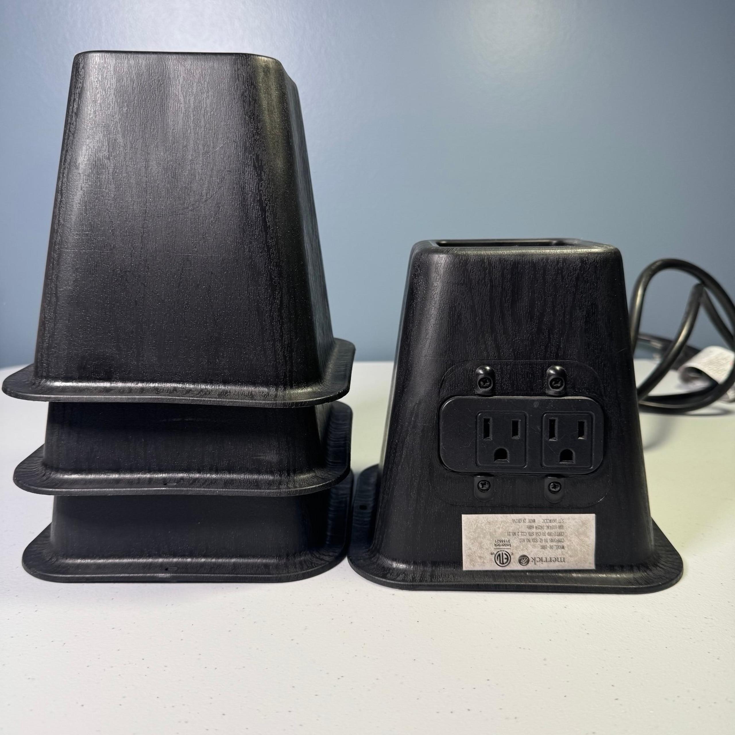 With Outlet, Set of 4 Bed Risers Raiser, Model DR-1507 By Merrick TESTED