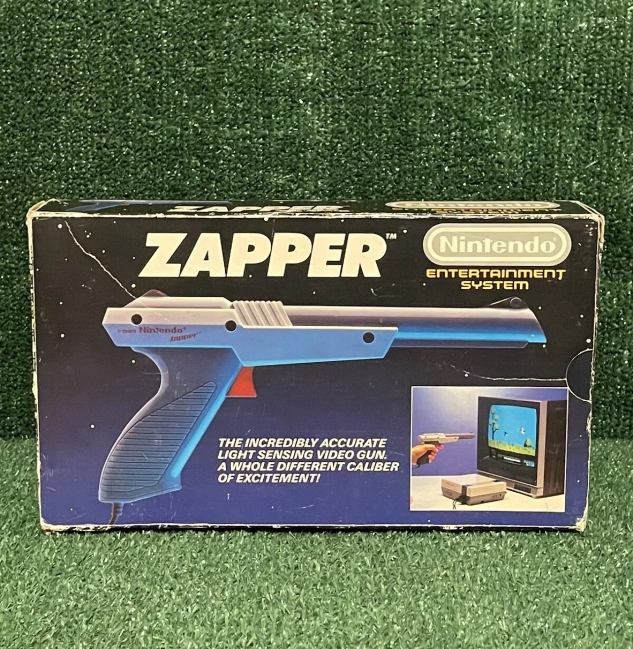 Original Nintendo NES Zapper Light Gun In Original Box W/ Foam 1980’s vintage .