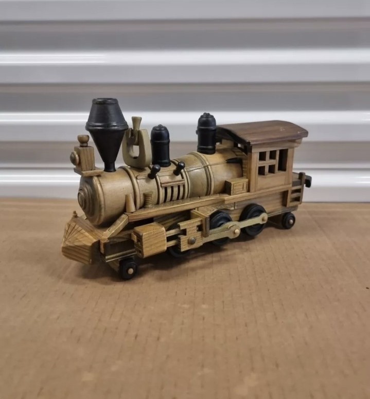 Vintage Handmade Train Locomotive Steam Engine Solid Wood Model NO DAMAGE