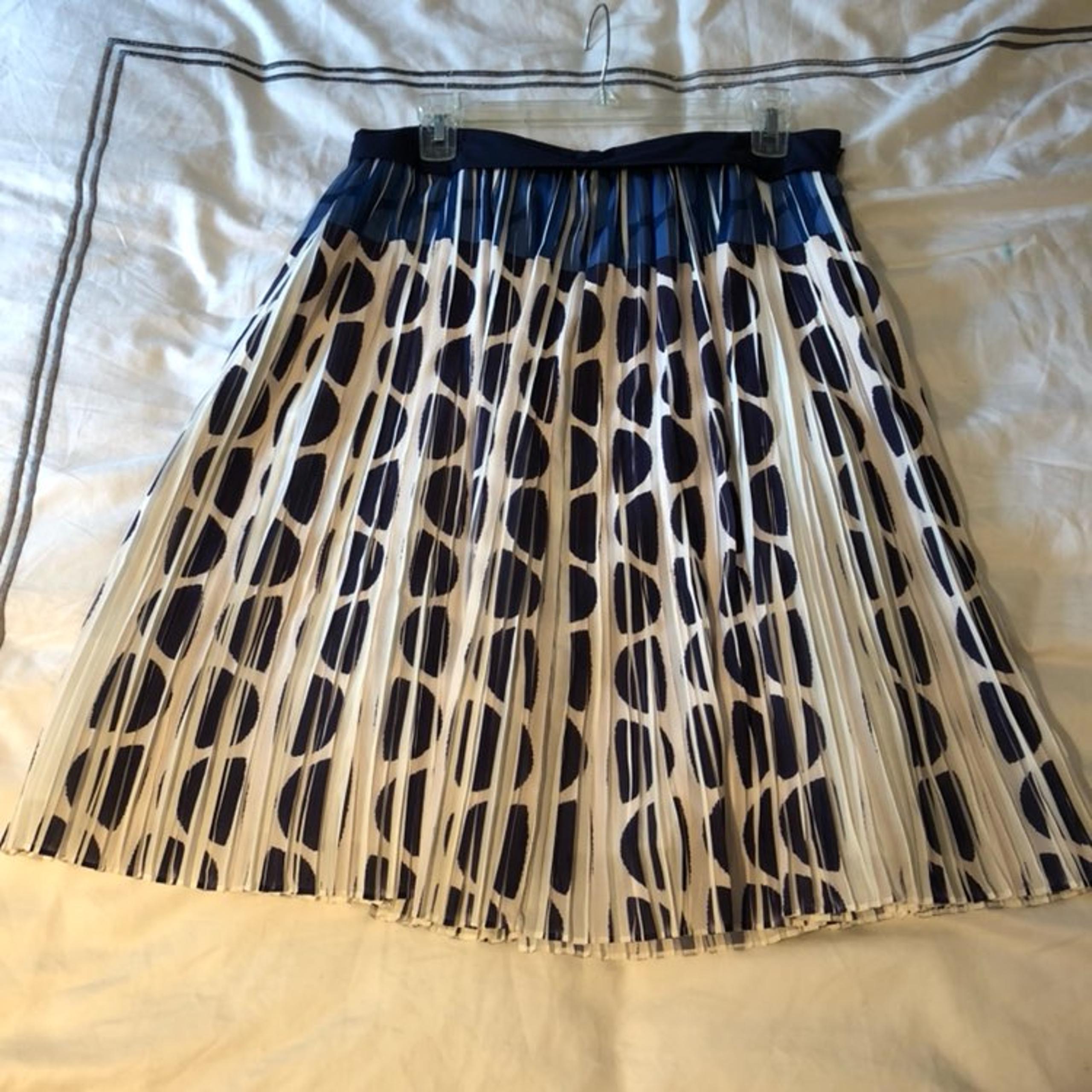 Diane Von Furstenberg skirt size 6