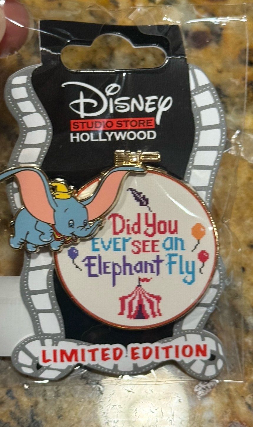 Disney DSSH Cross Stitch dumbo Limited Edition 400 Pin
