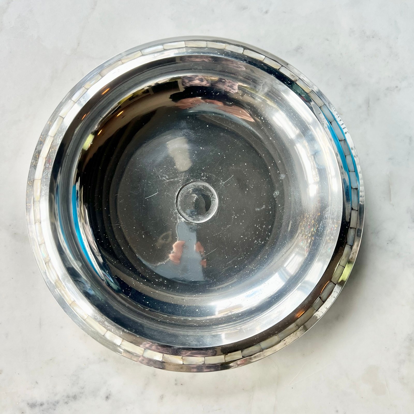Towle Silversmiths Aluminum/Hollowware w/MOP Inlay, Round Serving/Chip Bowl