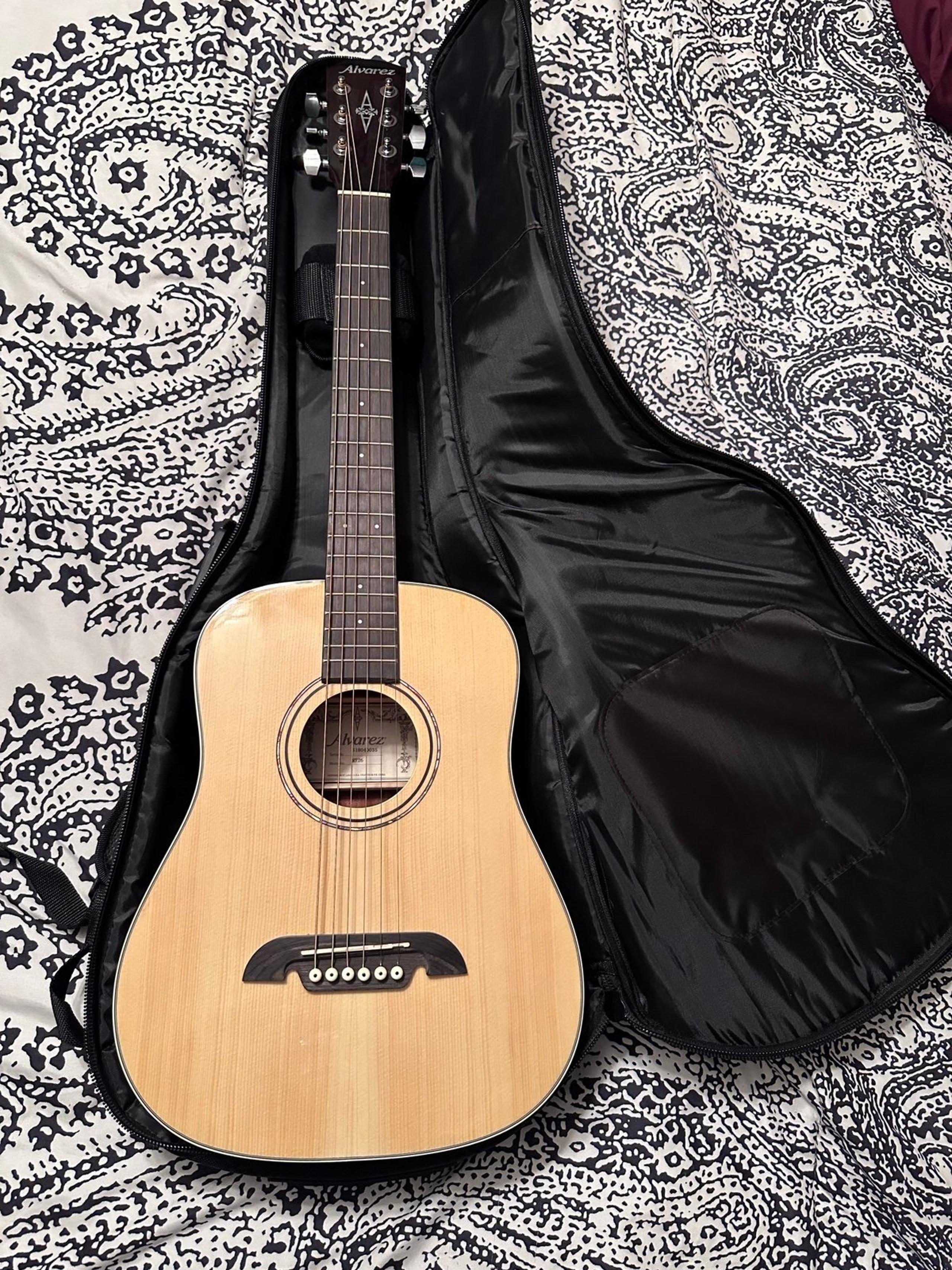 Alvarez RT26 Acoustic Guitar + Case