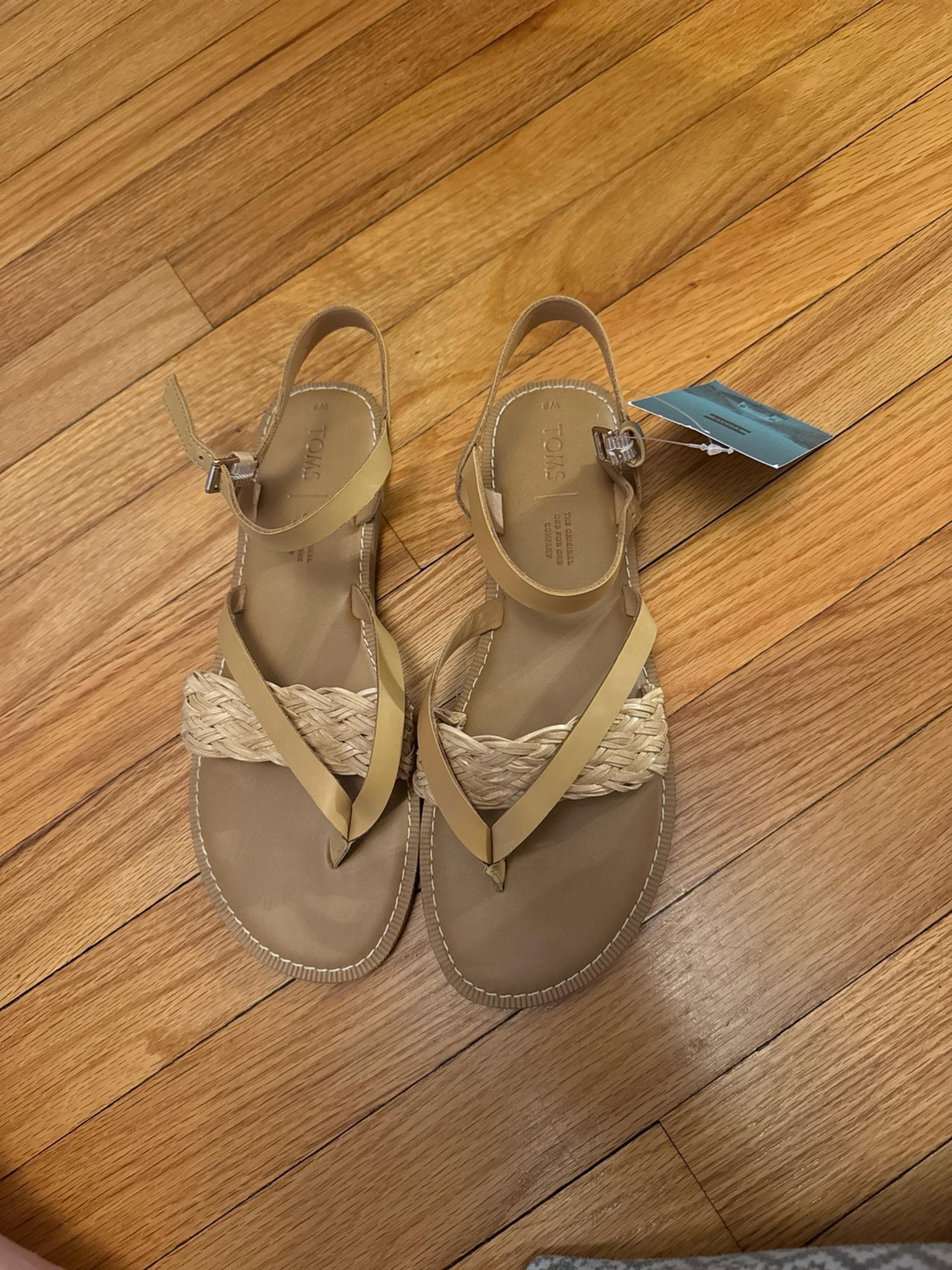 TOMS WOMEN  Lexie tan Sandal size 8