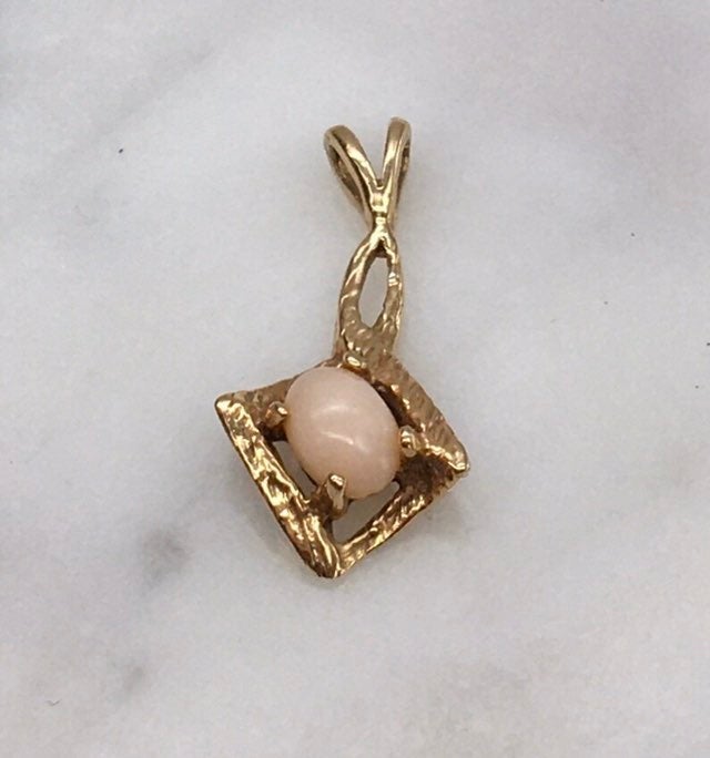 Vintage 14k gold Coral pendant