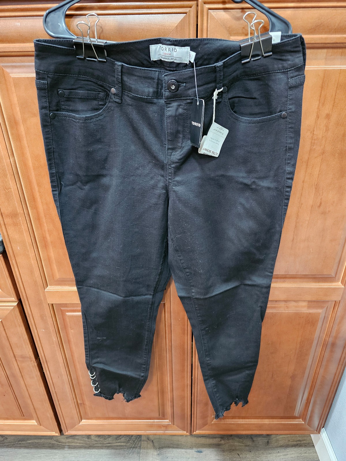Torrid Black Ultra High Rise Skinny Capri Jeggings #544