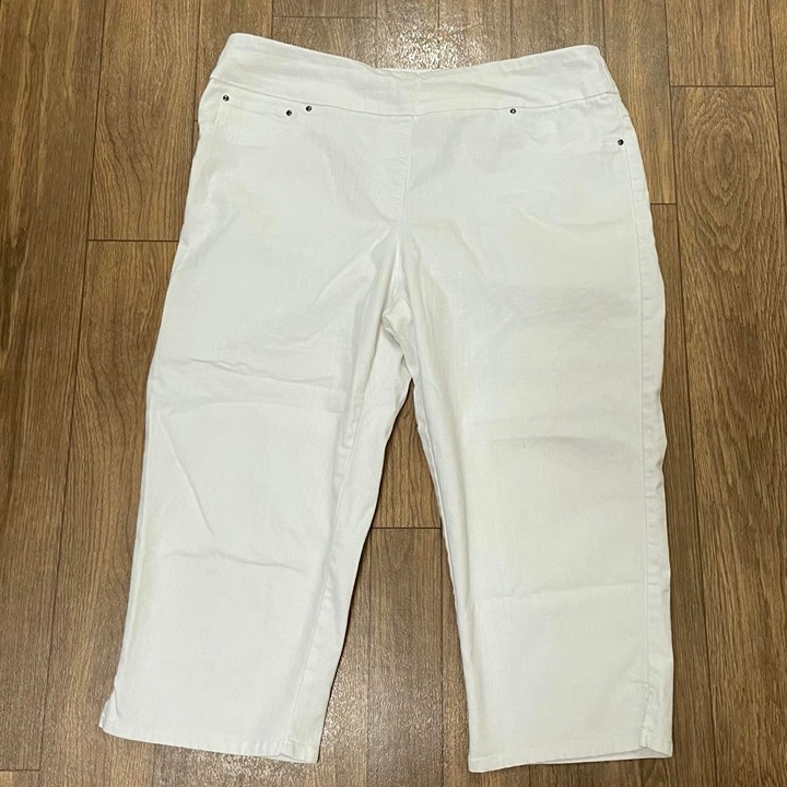 Ruby Rd. Favorites Solid White Jean Bottom Capri Pants For Women Size 16