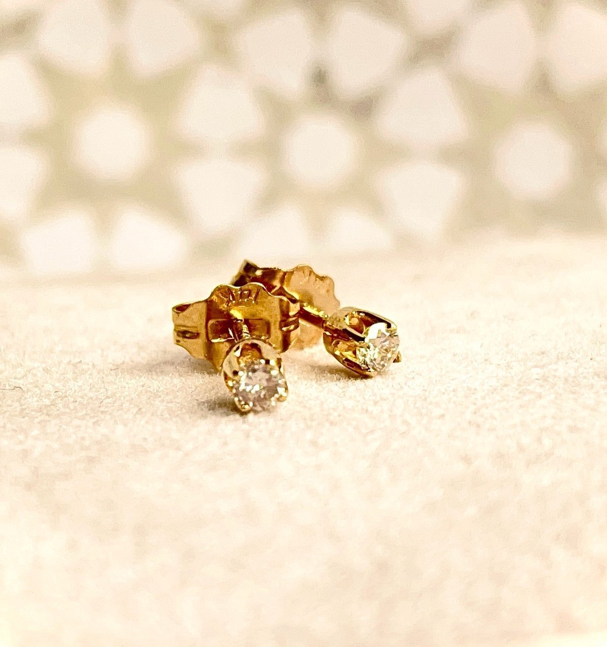 SALE! Vtg .05 Carat Round Brilliant Cut Diamond Stud Earrings 14kt Gold