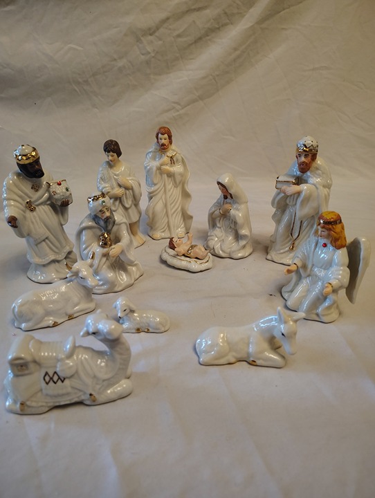 13 Piece 2003 6" Figurine Home For The Holidays Porcelain Nativity Set