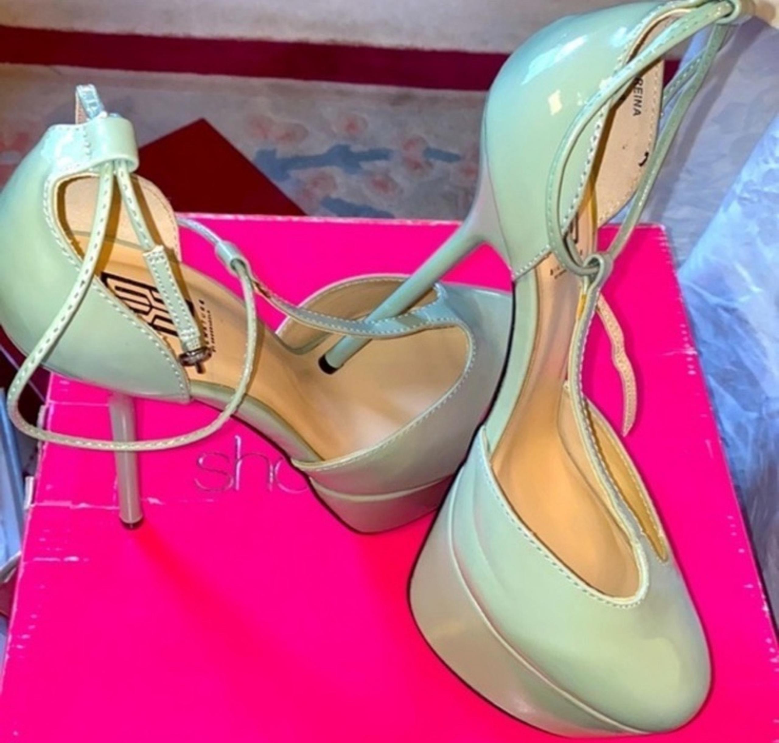 Shoe dazzle High heels shoes  US 8 mint leaves supper glam