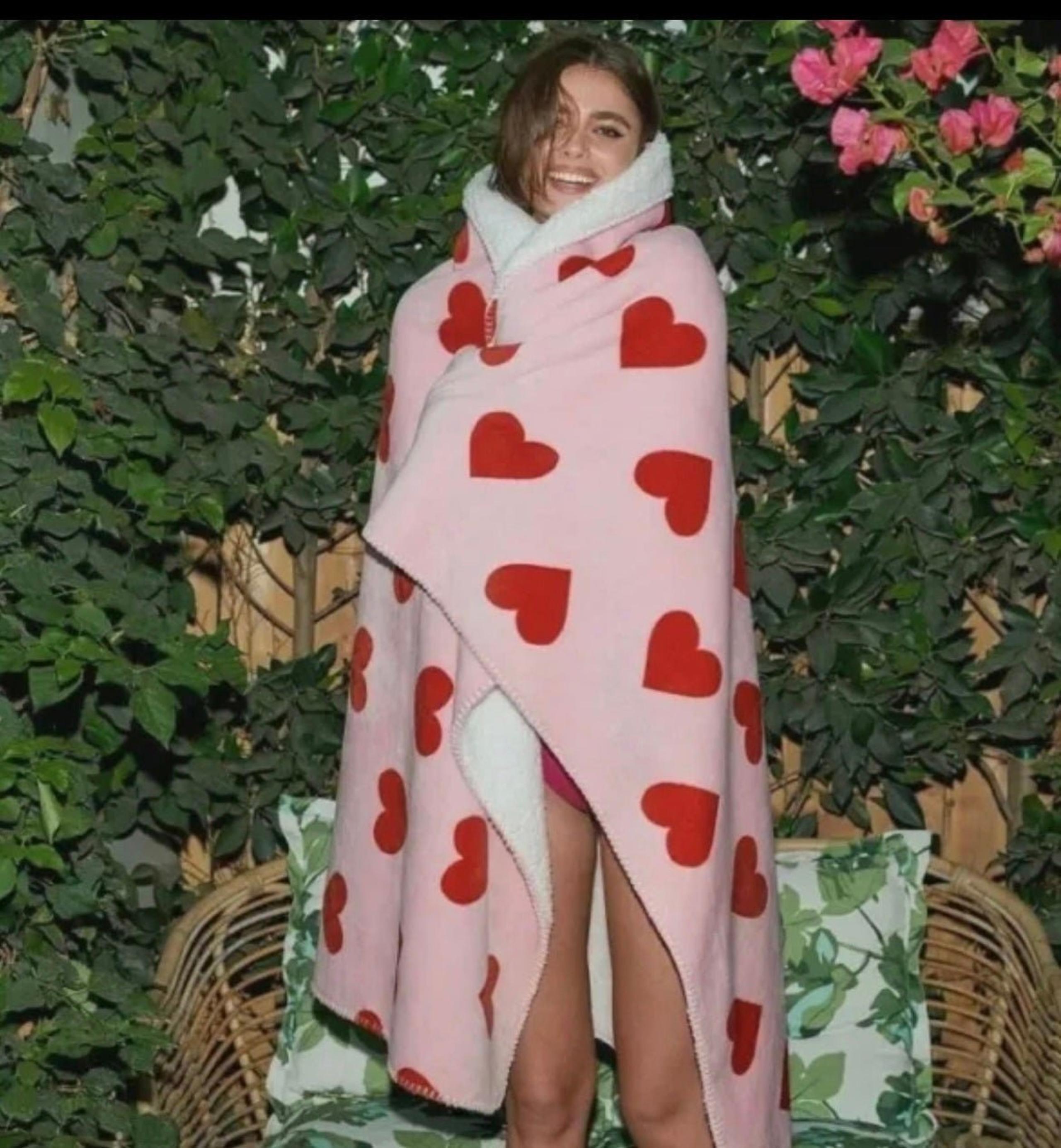 New victorias secret plush Sherpa pink heart Blanket