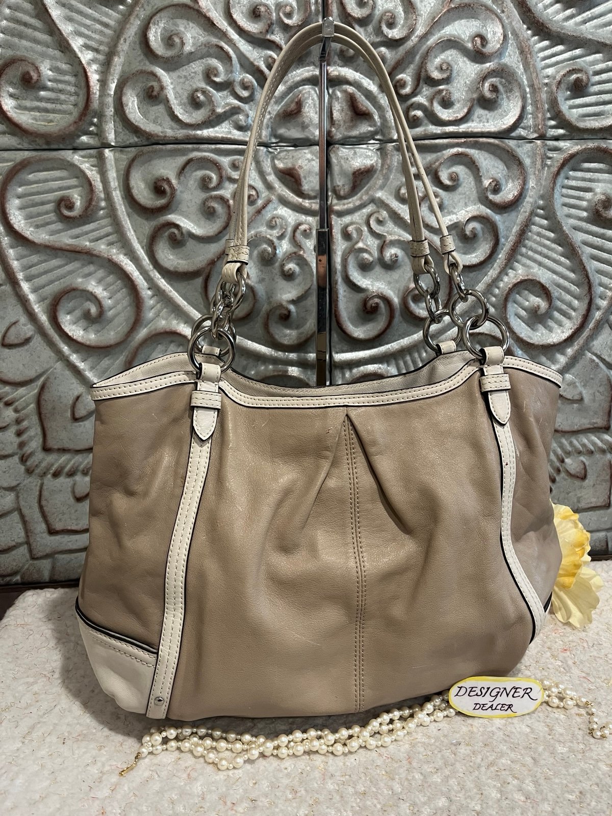 COACH Vintage Alexandria Beige & off White Large Tote 16739 Fair Condition