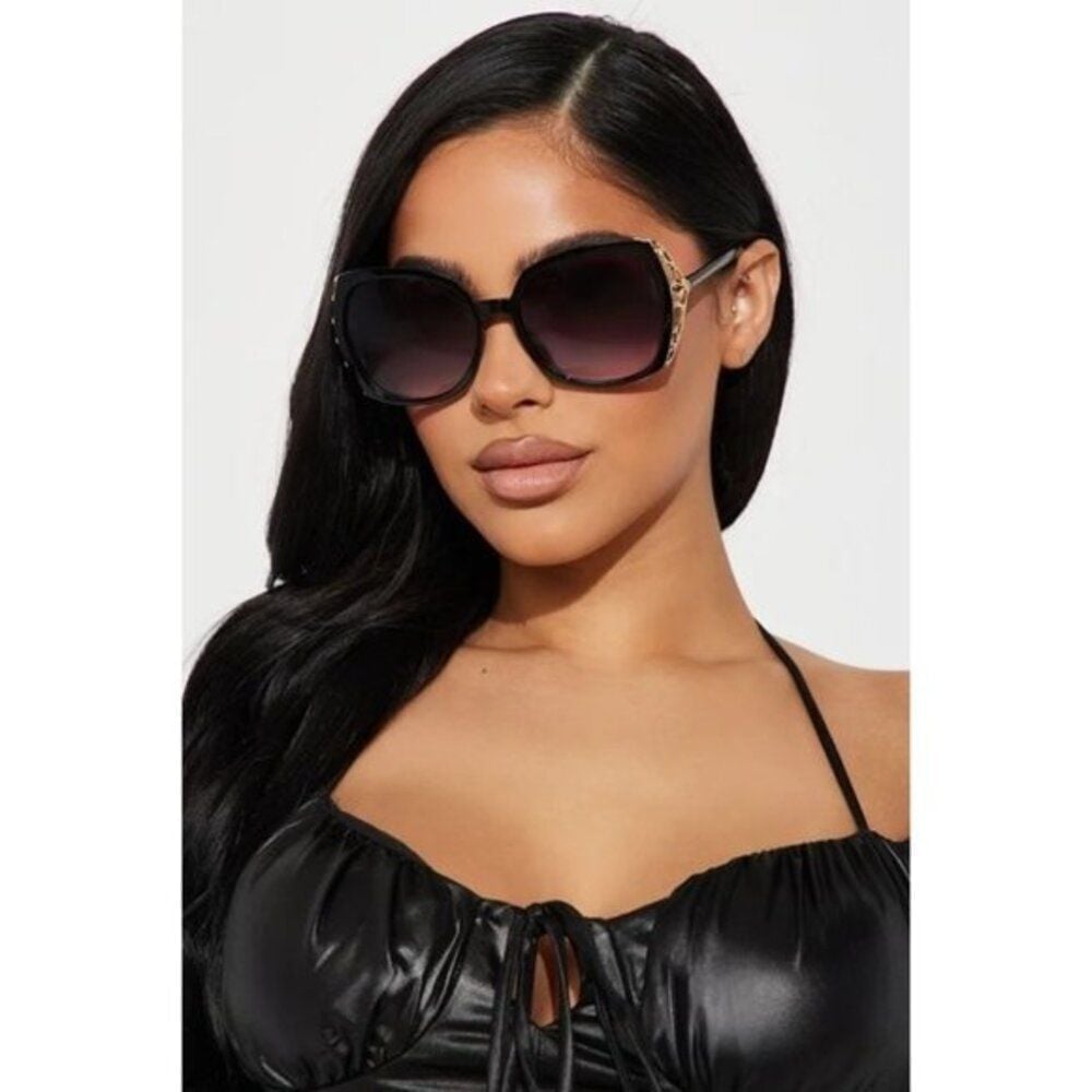 Cross My Way Round Frame Rhinestone Temple Sunglasses Black