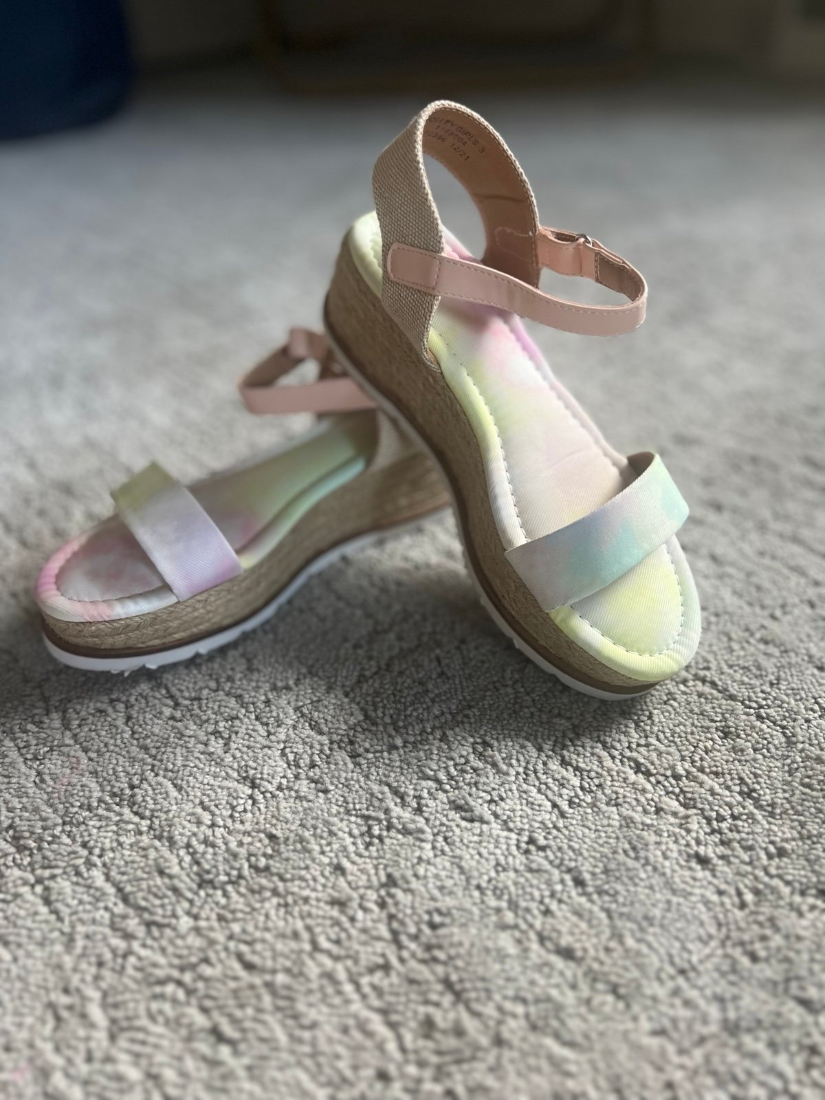 DV platform sandals size 3 big kid