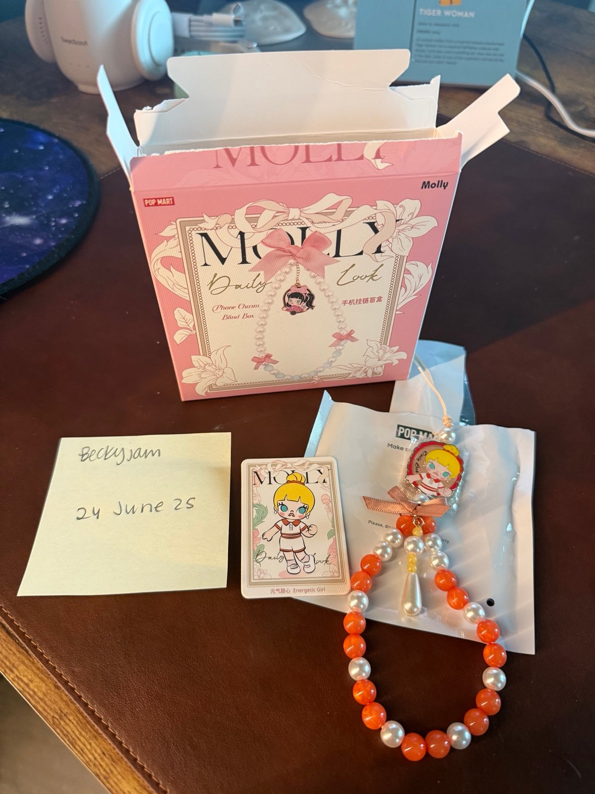 Molly Daily Look Series- Phone Charm (Energetic Girl)