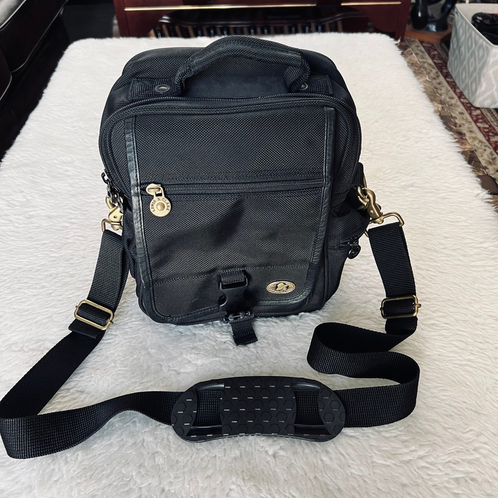 Lewis n top clark crossbody bag