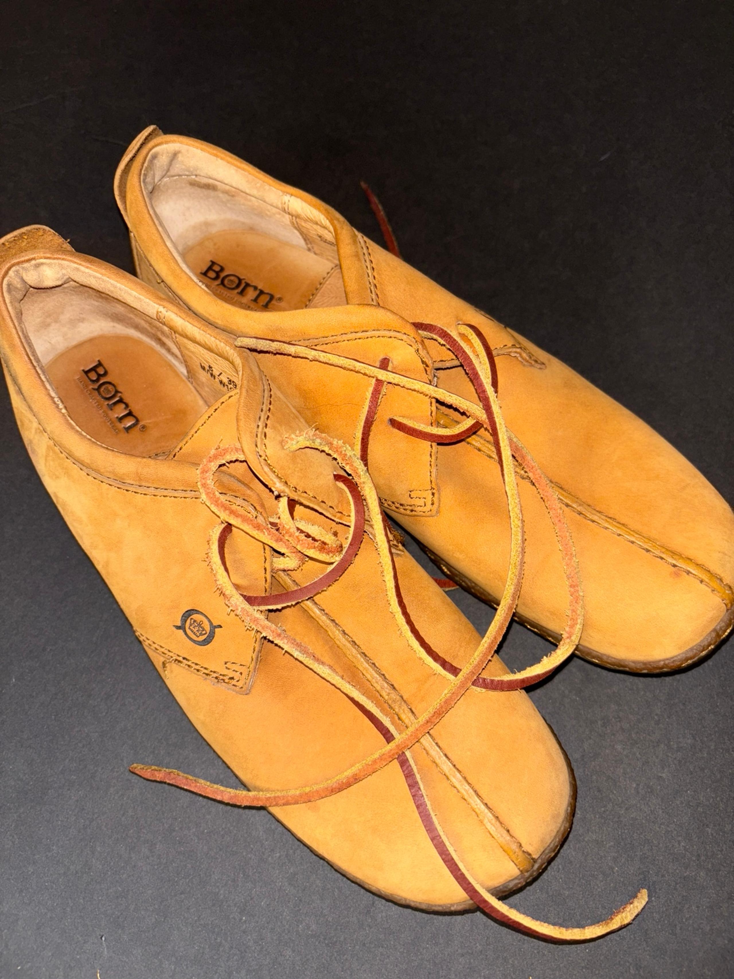 WOMAN’S SUEDE LEATHER OXFORDS
