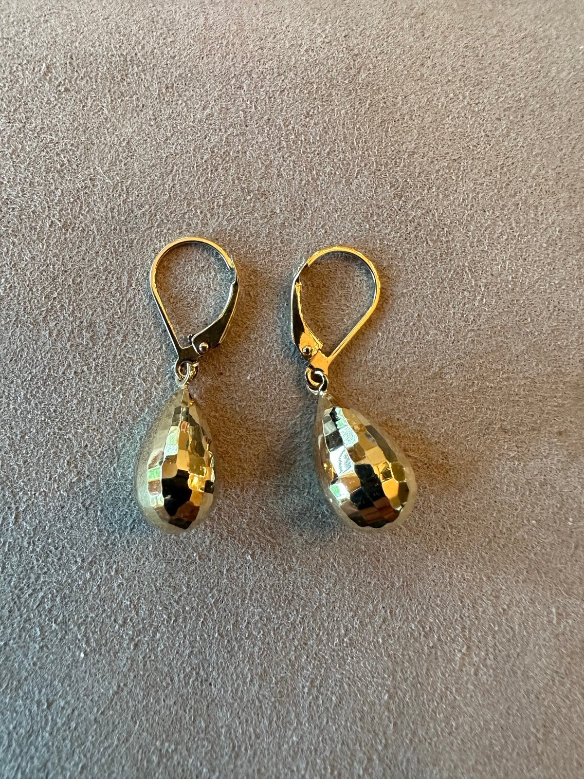 #121. Dangle pear shape earrings