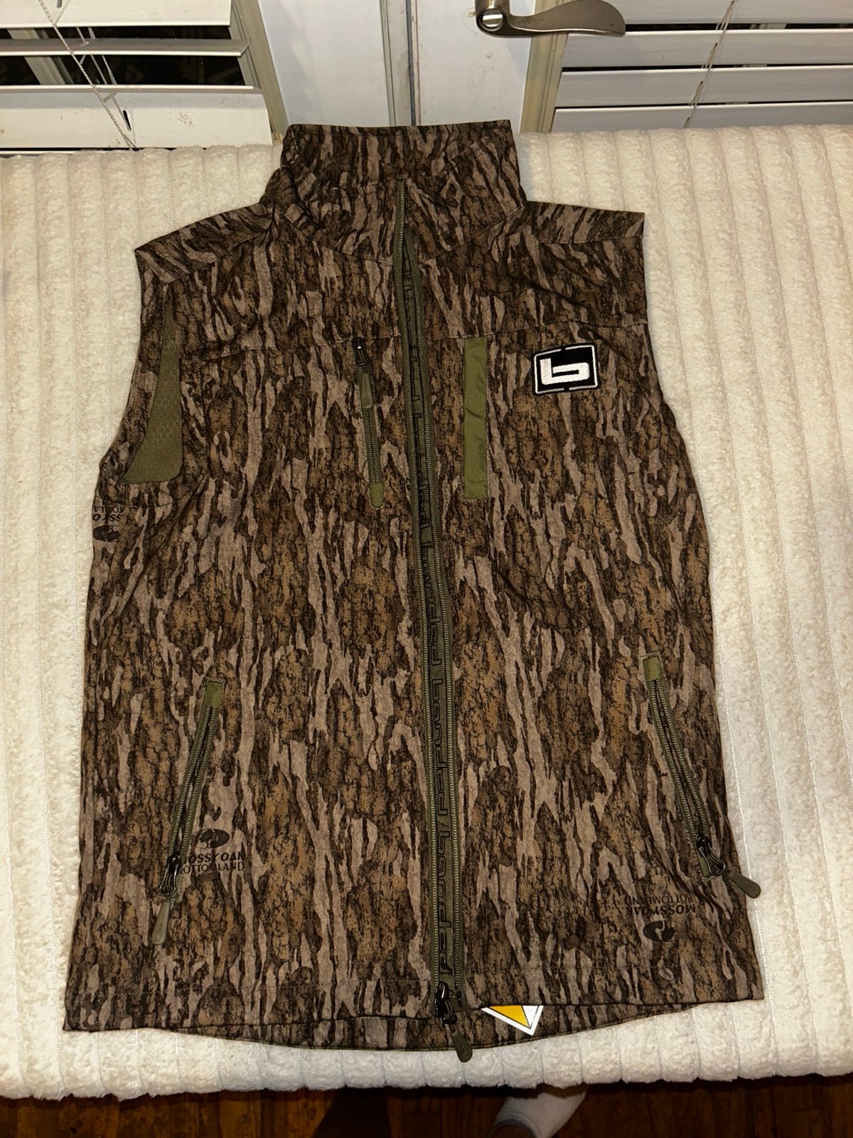 Youth camo banded softshell vest size xl