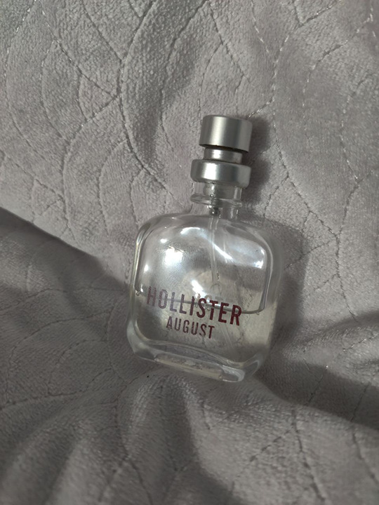 HOLLISTER August Perfume