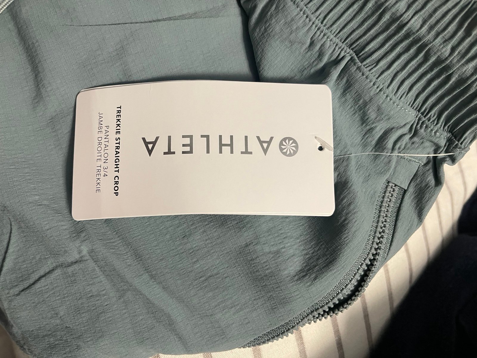NWT athleta Trekkie straight crop
