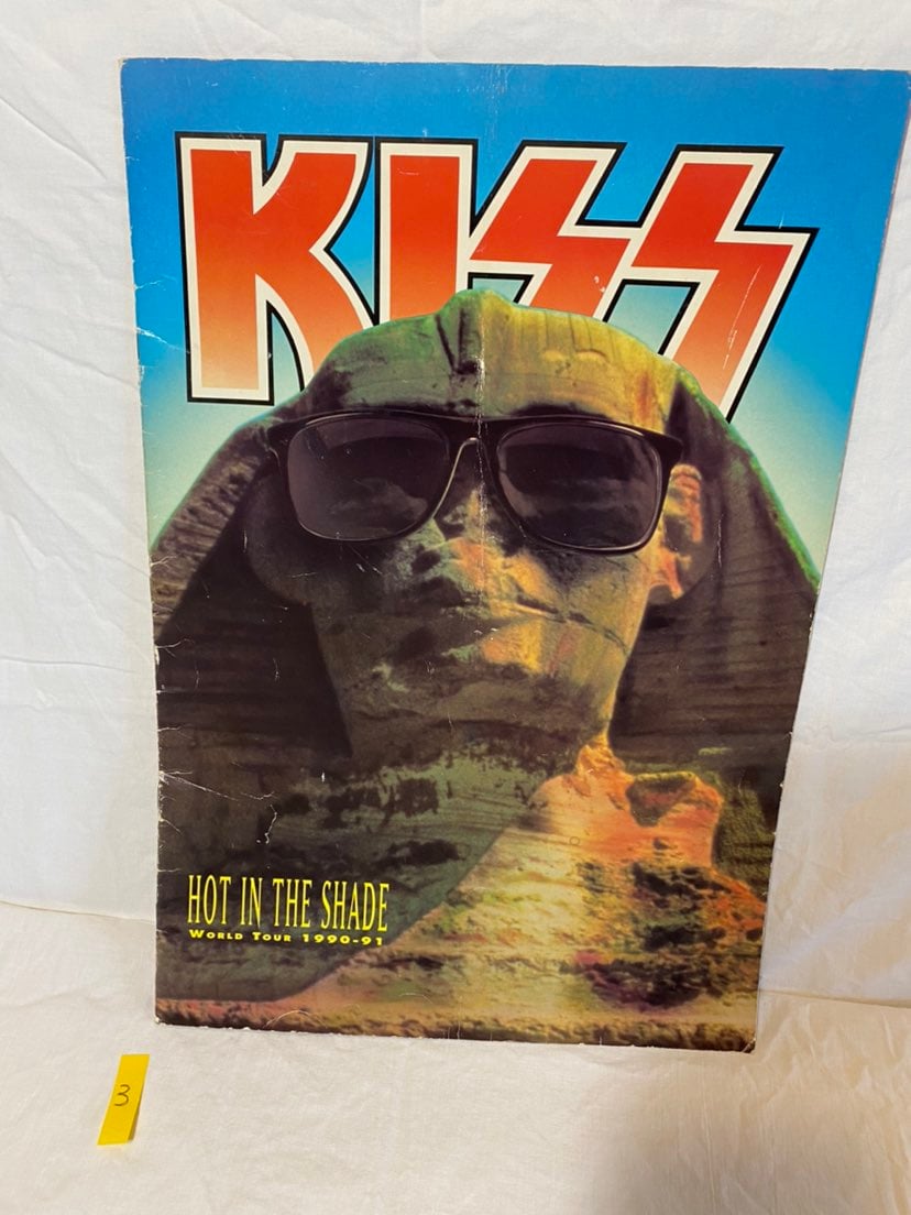 Kiss Hot in Shade Tourbook