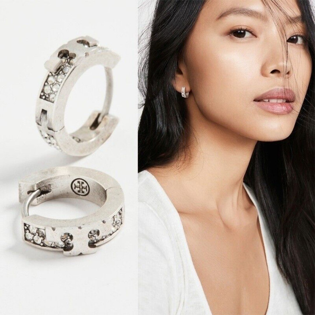❤︎ Tory Burch ❤︎  Serif T Pave Huggie Hoops Earring - Worn Tory Silver/Crystal