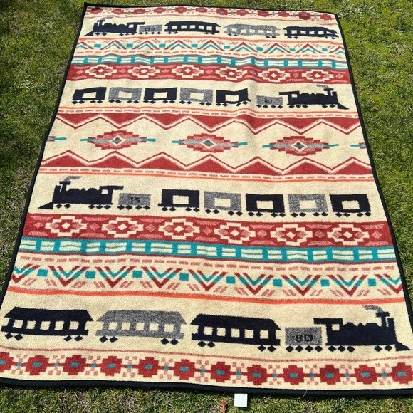 VTag San Marcos Southwestern Navajo Locomotive Plush Throw Reversible 59x82 GUC