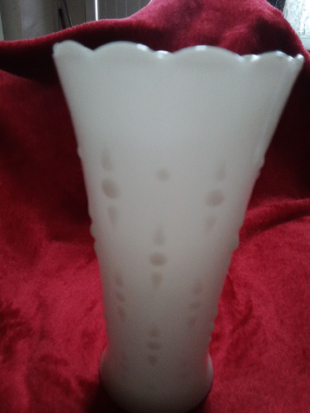 Milk Glass Vase 4 D-7 H