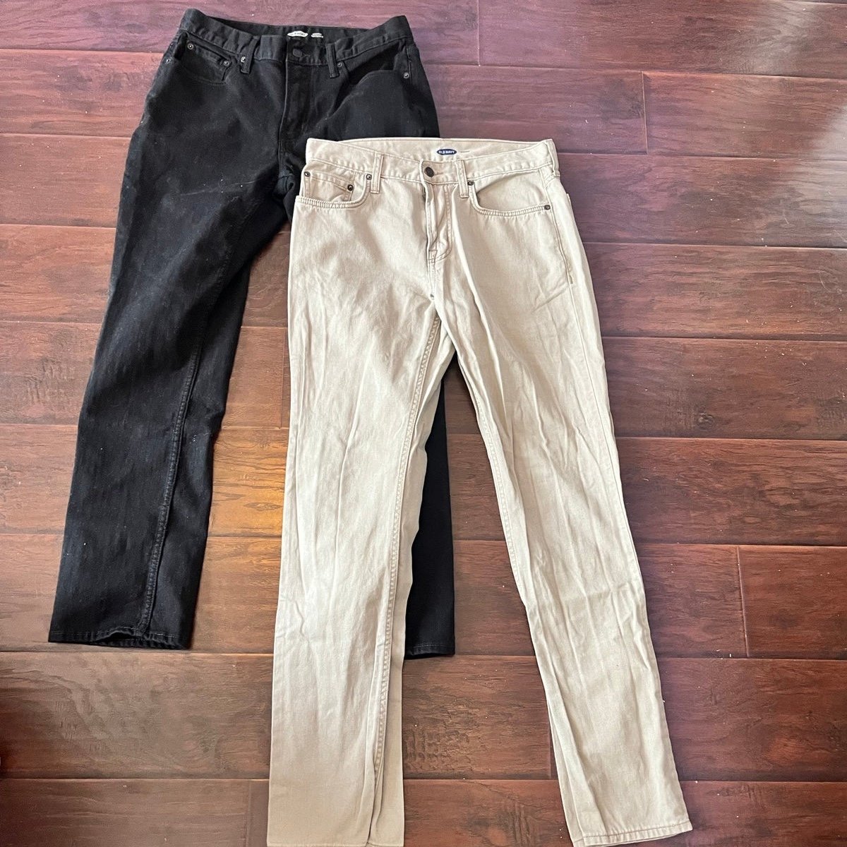 4 pairs of mens Old Navy pants