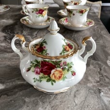 Royal Doulton/ Royal Albert Old Country Roses Lidded Sugar Bowl— NEW
