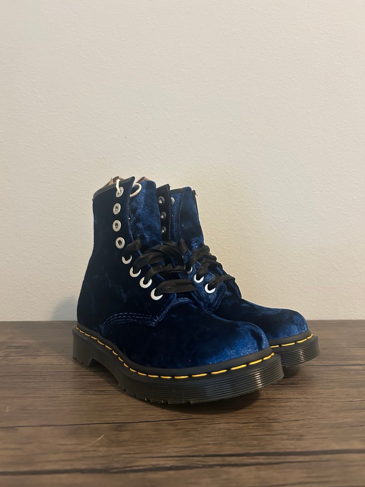 Dr. Martens VEGAN 1460 WOMEN'S CRUSHED VELVET LACE UP BOOTS BLUE SIZE 5 NEW