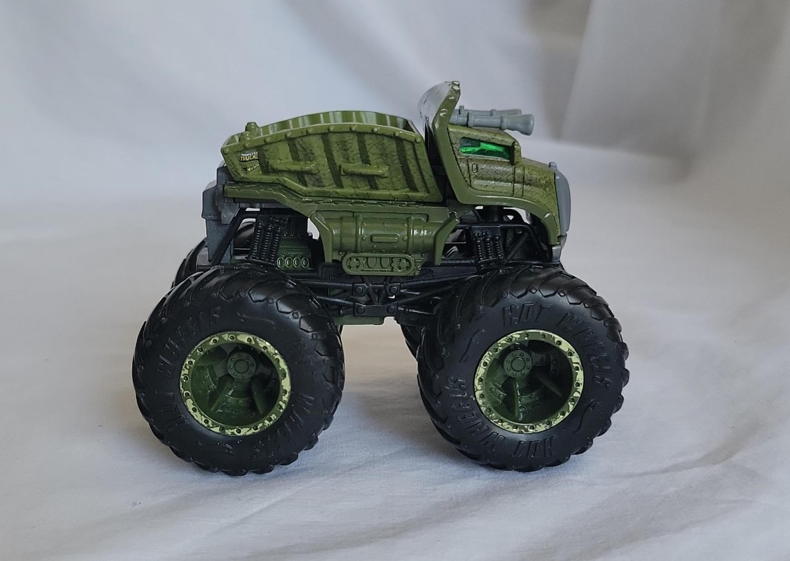 Hot Wheels Triceratops 51/75 HW Monster Trucks Dinosaur Toy Truck 1:64