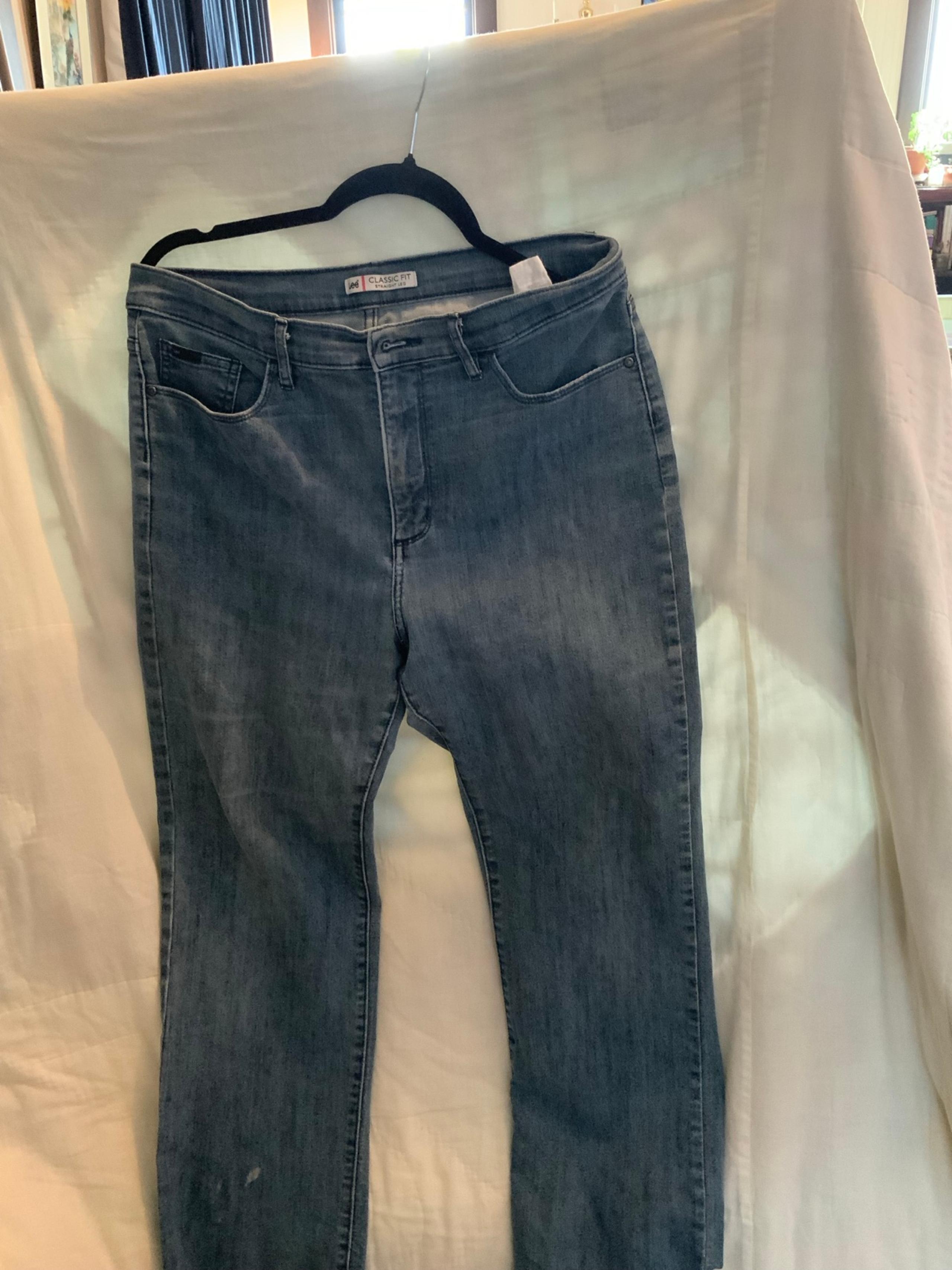 Lee’s Y2K vintage capris size 6