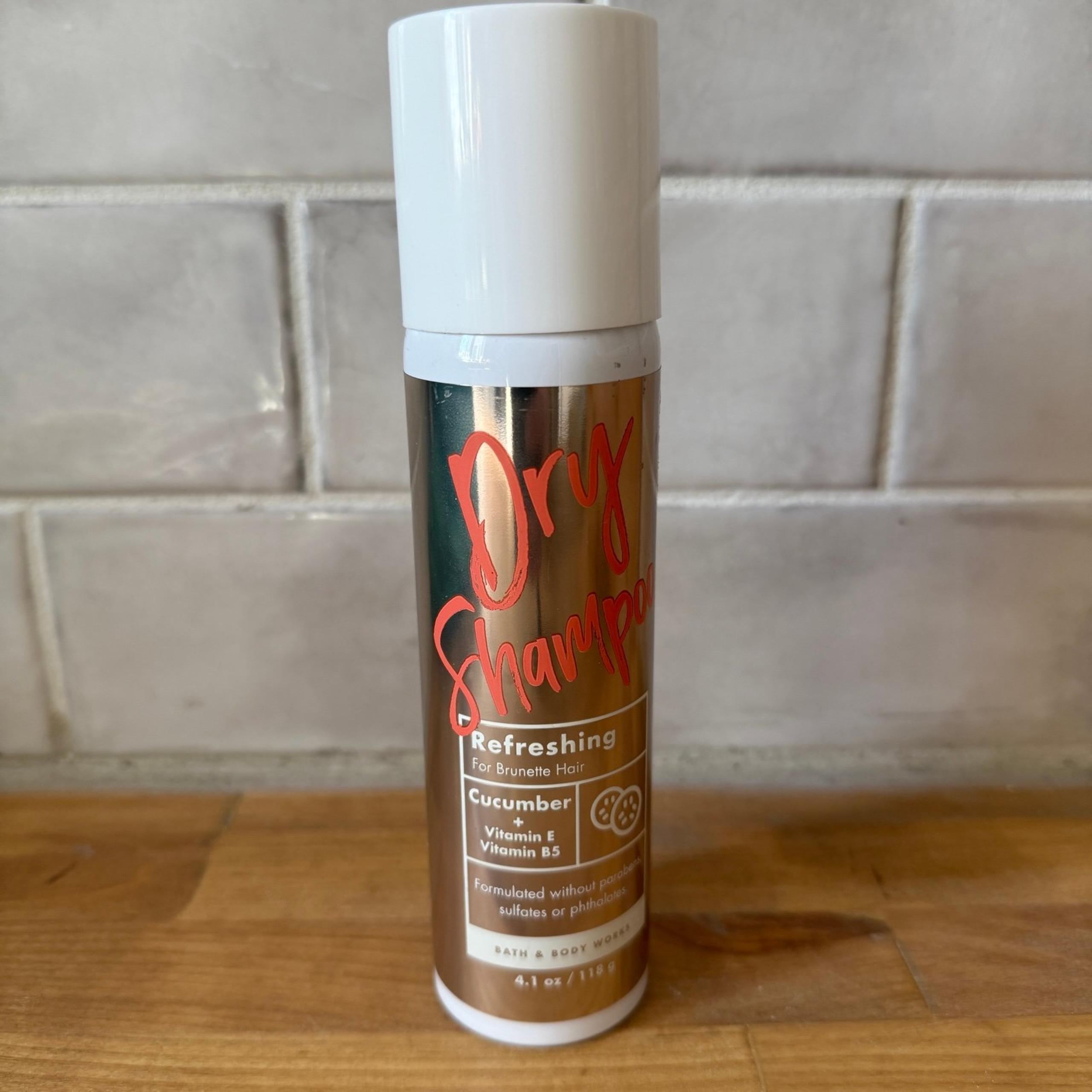 BATH & BODY WORKS DRY SHAMPOO REFRESHING, CUCUMBER + VITAMIN E B5  4.1 brunette