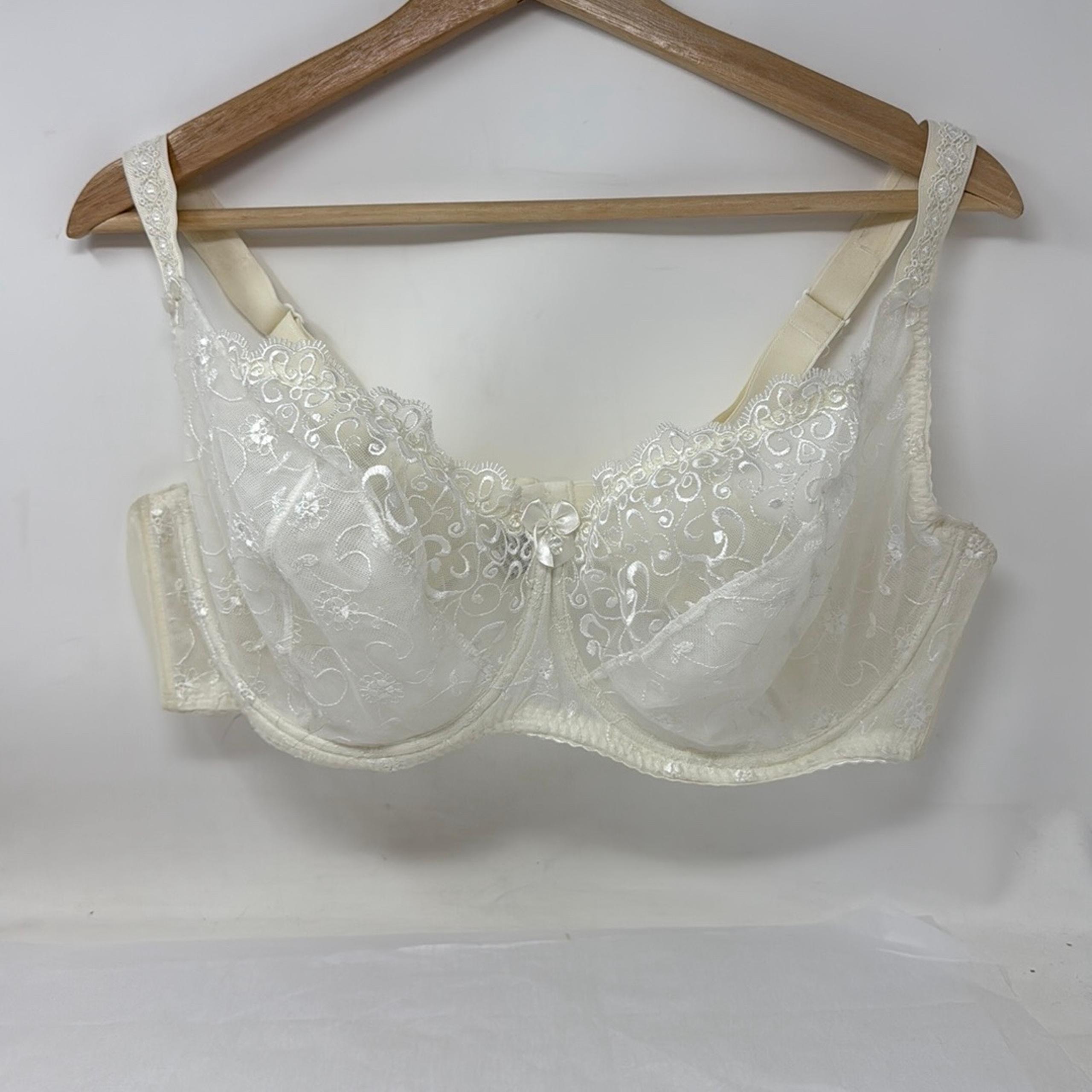 Gorsenia Lingerie ivory lace wire no padding bra adjustable straps 44E