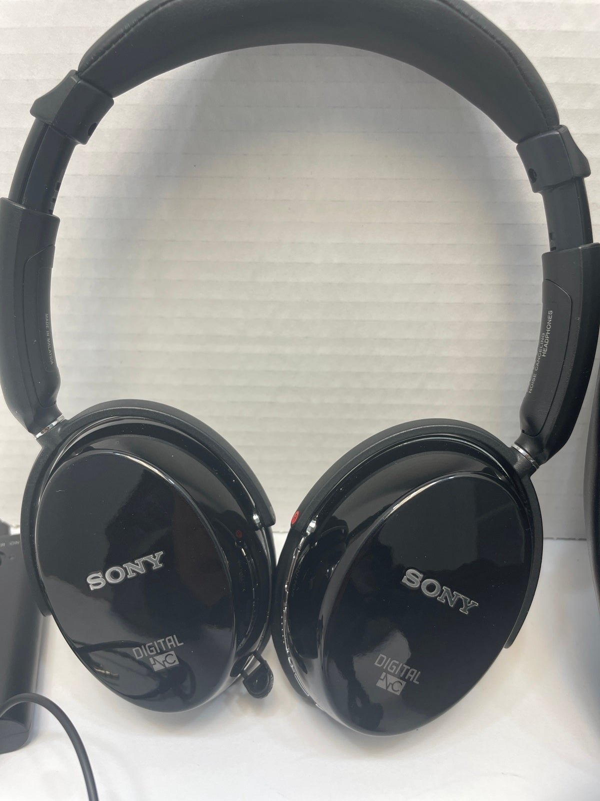 Sony MDR-NC500D wired noise cancelling headphones