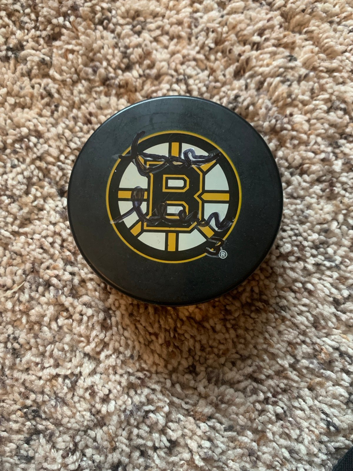 Boston Bruins Zdeno Chára signed puck