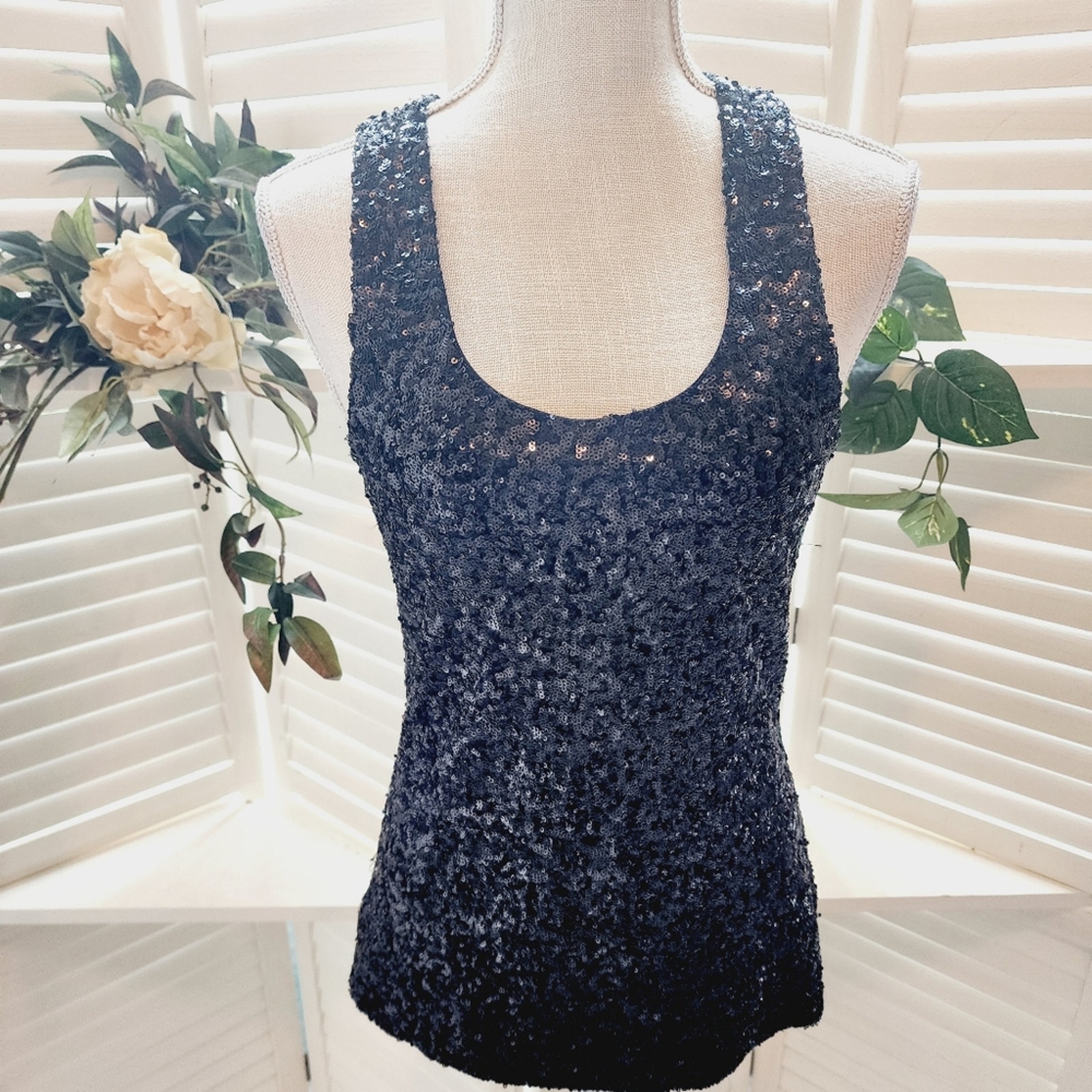 ALICE + OLIVIA SMALL SEQUIN BLACK TANK SIZE SMALL