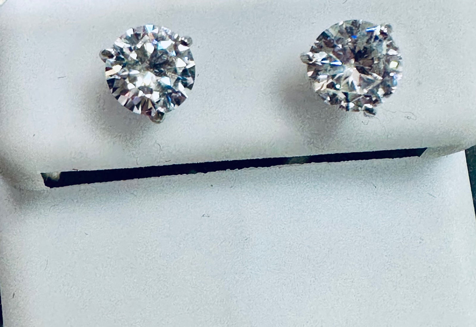 Beautiful Moissanite Diamonds Stud Earrings