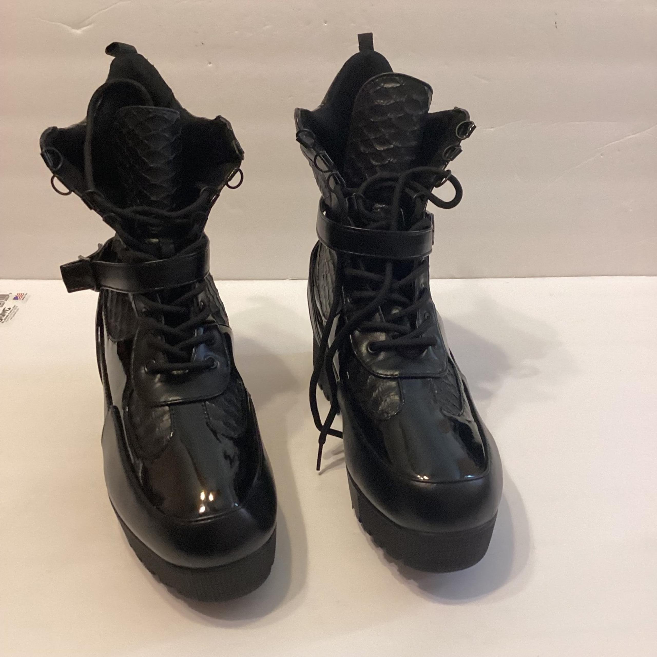 Cape Robbin Chunky Combat Women’s  Boots  Size 10