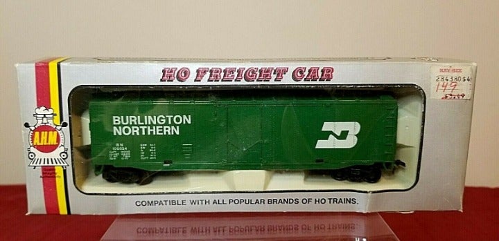HO SCALE MODEL TRAIN CAR LOT (4) NIB