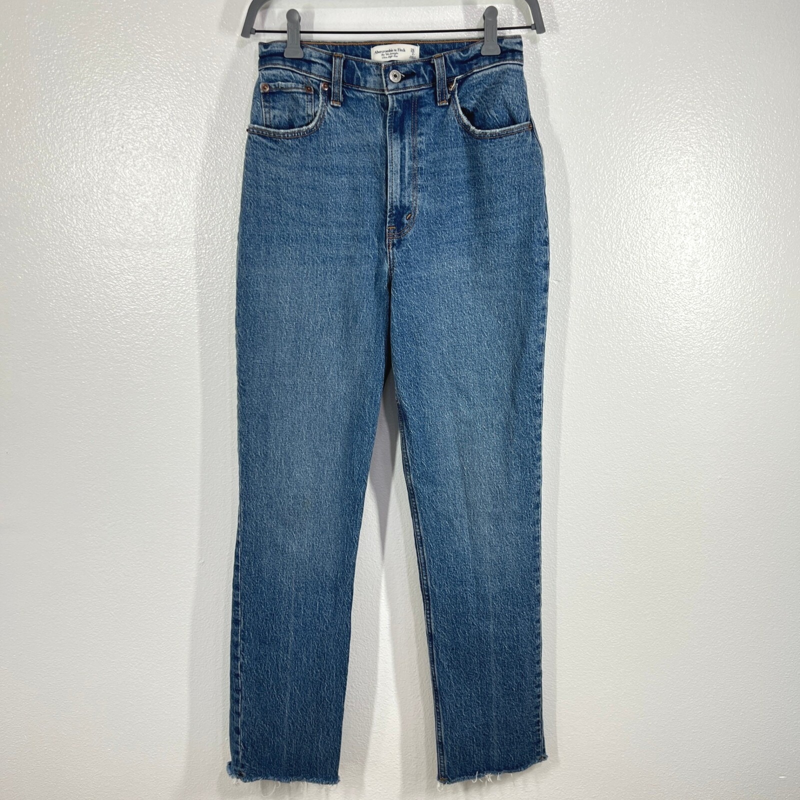 Abercrombie & Fitch 90s Straight Ultra High Rise Jeans Distressed Hem 26/2R