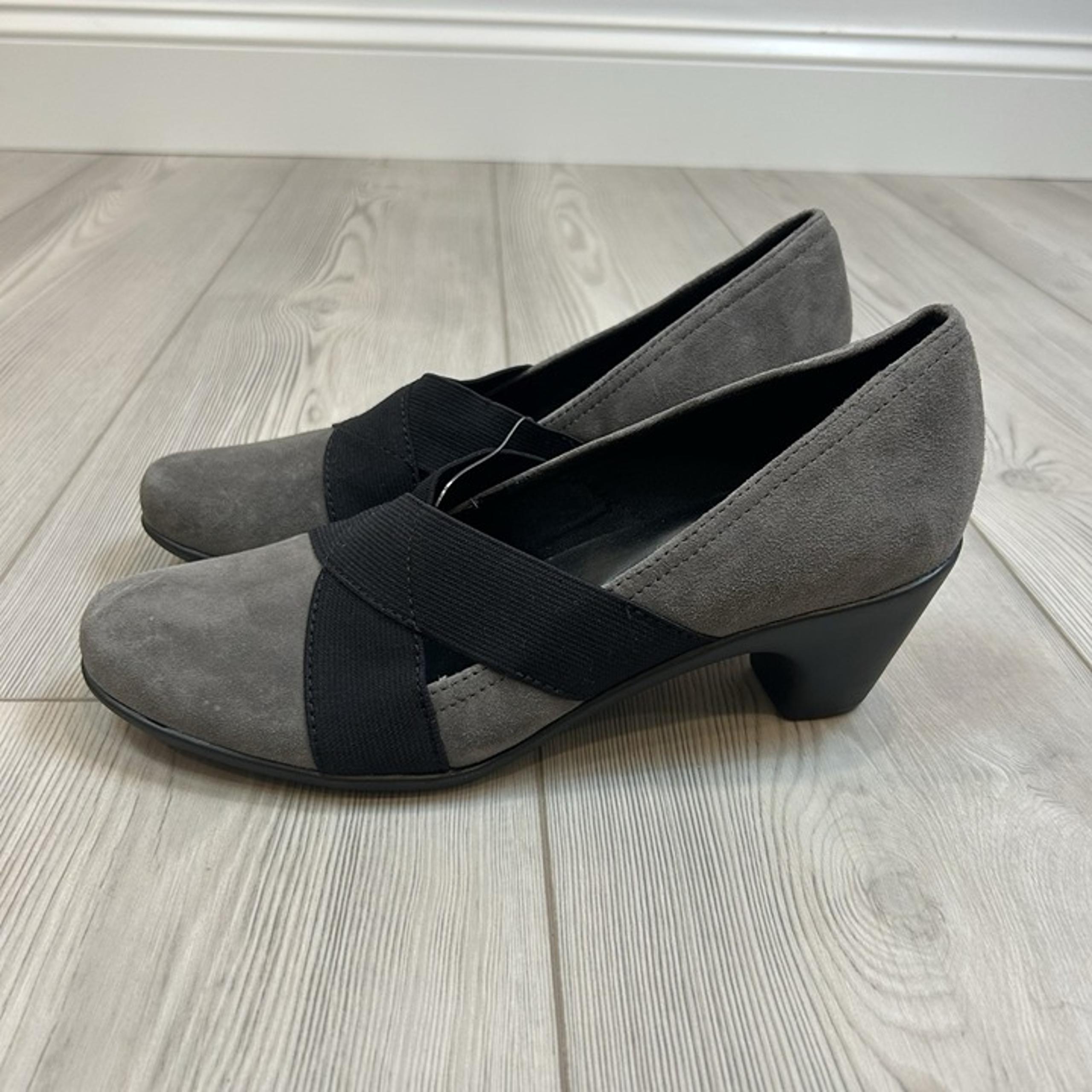 Easy Spirit Caranti Black & Gray Leather Pumps 2.25 " Heels Size 9